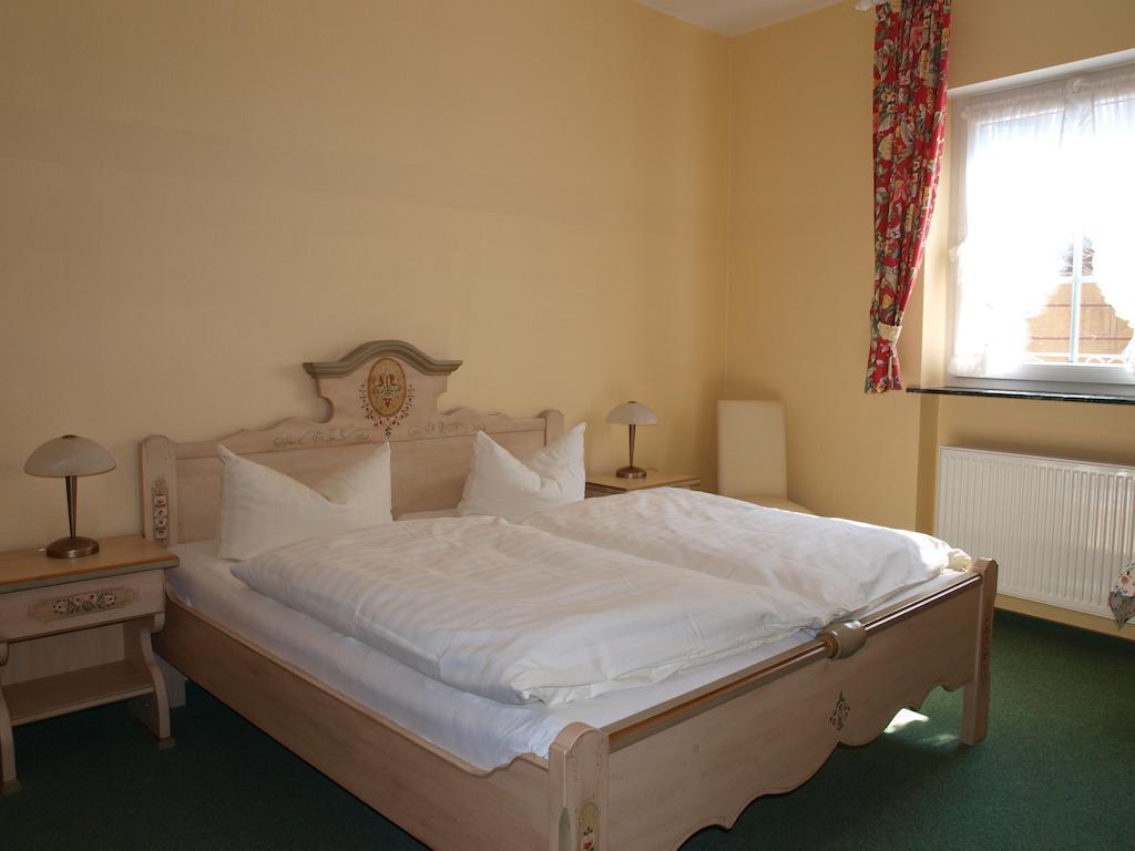 Hotel Gasthof Schuster Und Gaestehaus Rüdesheim am Rhein Chambre photo