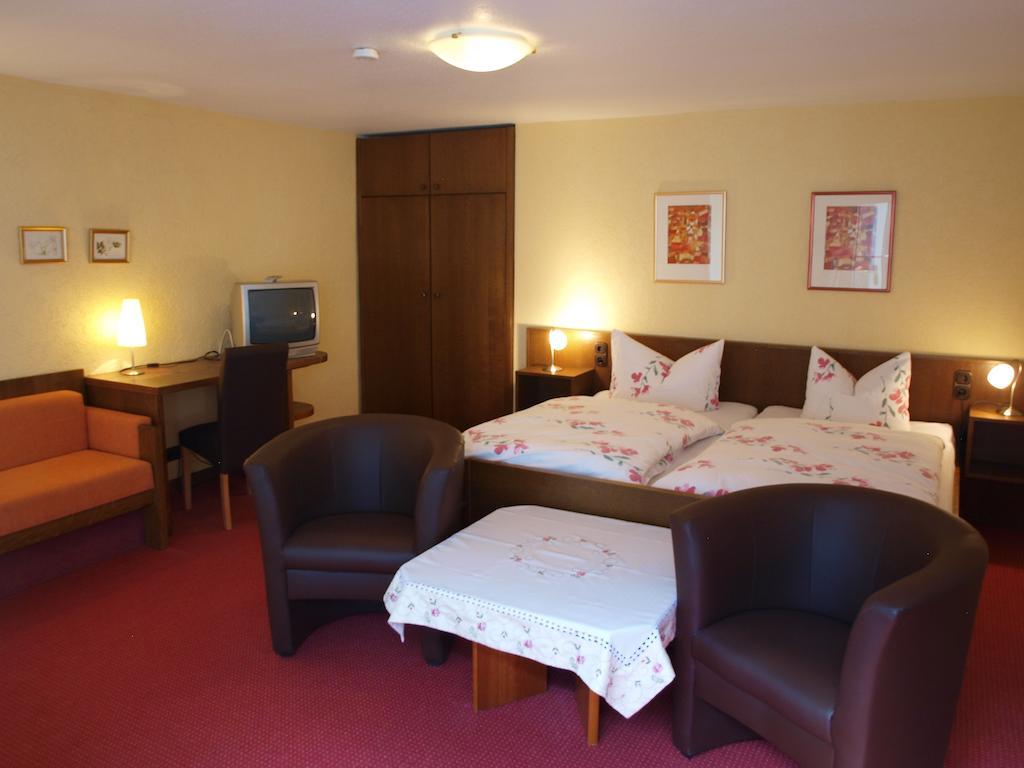 Hotel Gasthof Schuster Und Gaestehaus Rüdesheim am Rhein Chambre photo