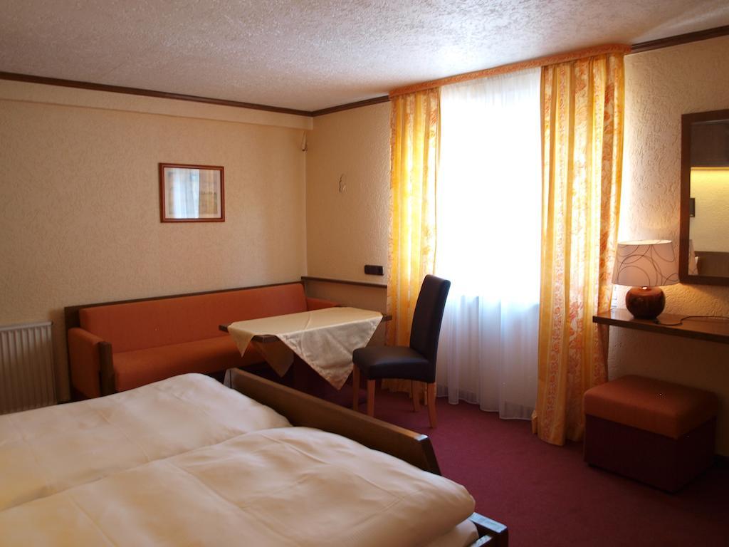 Hotel Gasthof Schuster Und Gaestehaus Rüdesheim am Rhein Chambre photo